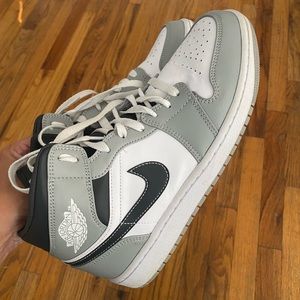 Air Jordan 1 Mid. Excellent condition.